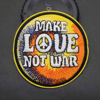 Термонашивка "Make Love Not War" TNV362