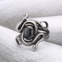 Кольцо Змеи с черным камнем VKR675