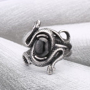 Кольцо Змеи с черным камнем VKR675
