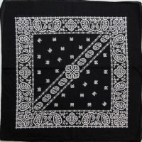 Бандана Огурцы чёрно-белая диагональ Б036