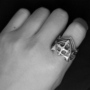 Кольцо Щит с крестом FR010