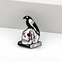 Значок Ворон с черепом BR401