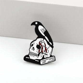 Значок Ворон с черепом BR401