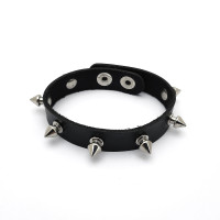 Браслет с шипами CLB37