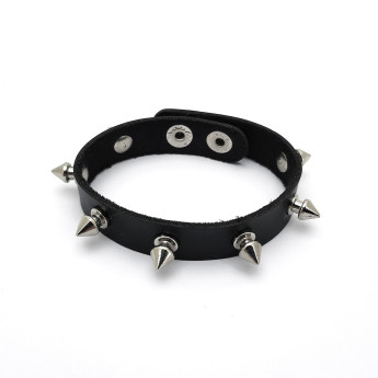 Браслет с шипами CLB37